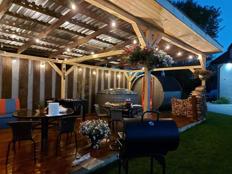 Dom wakacyjny Baltichouse Podczele- Wakacyjne Blisko Morza !!! Sauna, Jacuzzi,grill Plac Zabaw